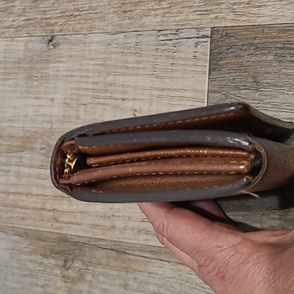 Beautiful authentic louis vuitton wallet - Picture 5 of 13